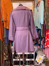 Cargar imagen en el visor de la galería, Gabardina de lino encerado Malva