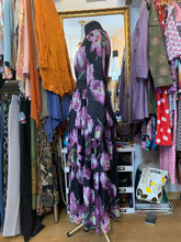 Cargar imagen en el visor de la galería, Vestido de gasa con volantes y estampado floral