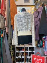 Cargar imagen en el visor de la galería, Blusa de blonda beige con elástico en la cintura