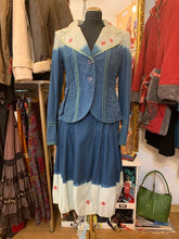 Cargar imagen en el visor de la galería, Traje de falda y chaqueta de la firma Aventures des toiles