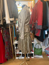 Cargar imagen en el visor de la galería, Traje de falda y chaqueta de la firma Bandolera