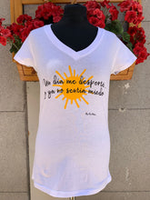 Cargar imagen en el visor de la galería, Camisetas exclusivas de algodón orgánico chica "Un dia me desperté y ya no sentía miedo".