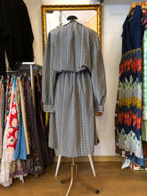 Cargar imagen en el visor de la galería, Vestido vintage Original 80's con estampado en pata de gallo