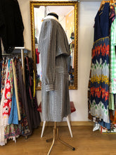 Cargar imagen en el visor de la galería, Vestido vintage Original 80's con estampado en pata de gallo