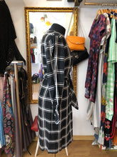 Cargar imagen en el visor de la galería, Vestido Vintage Original 90’s con cuadros blancos sobre negro