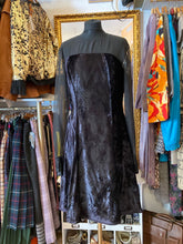 Cargar imagen en el visor de la galería, Vestido Vintage Original 80’s en terciopelo con mangas de gasa.