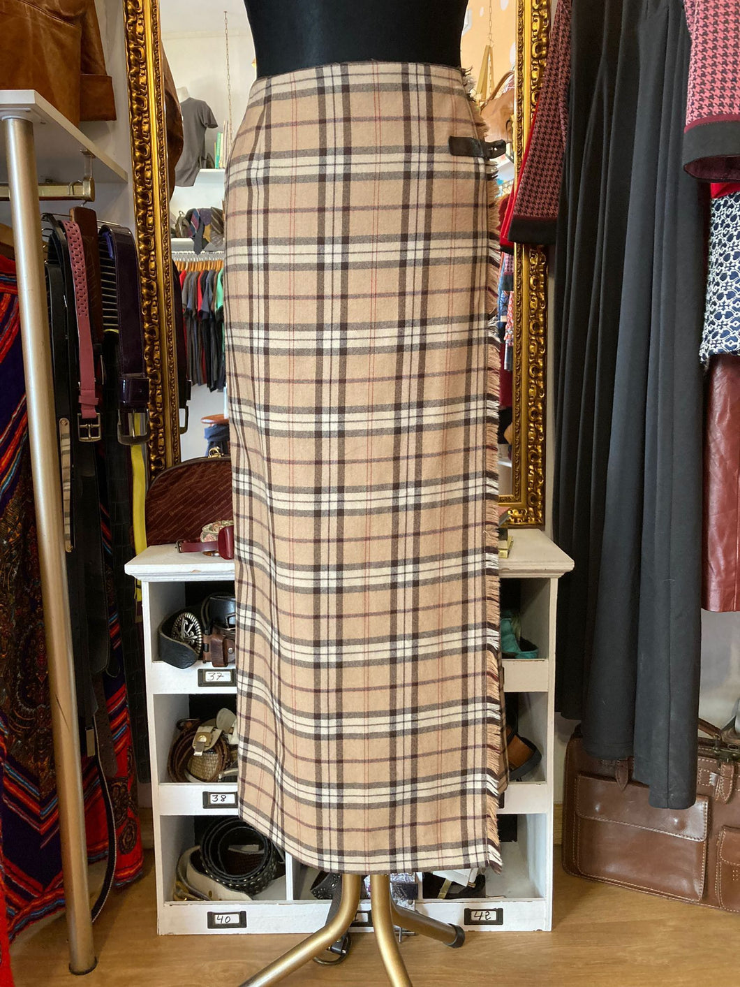 Falda Vintage Original 70’s en lana con largo Midi