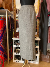 Cargar imagen en el visor de la galería, Falda vintage original 70’s en lana jaspeada
